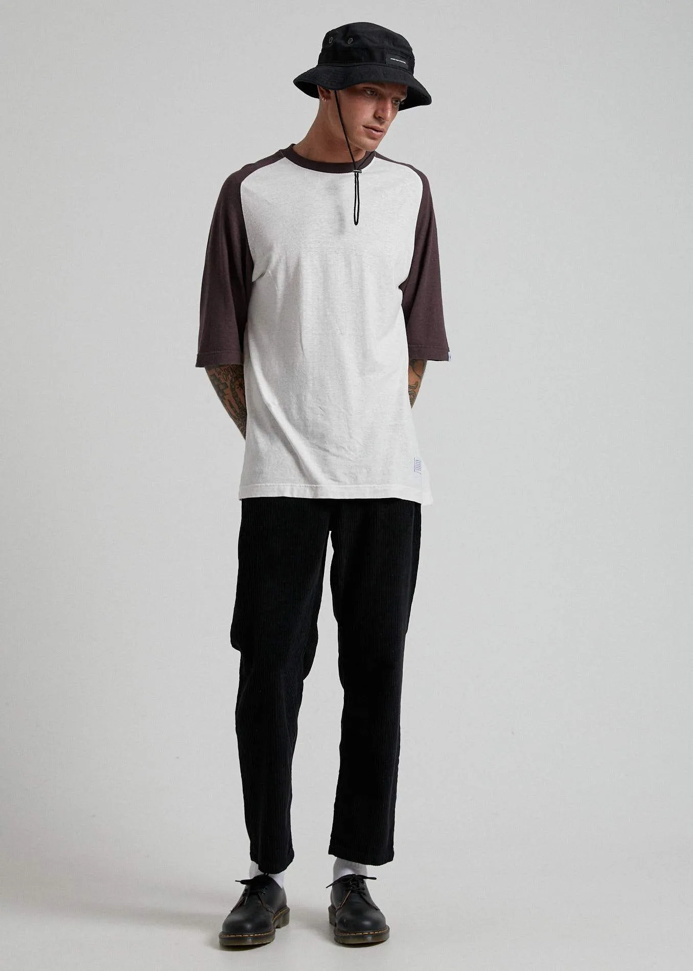 Afends Mens Raw - Hemp Raglan Tee - White / Mulberry