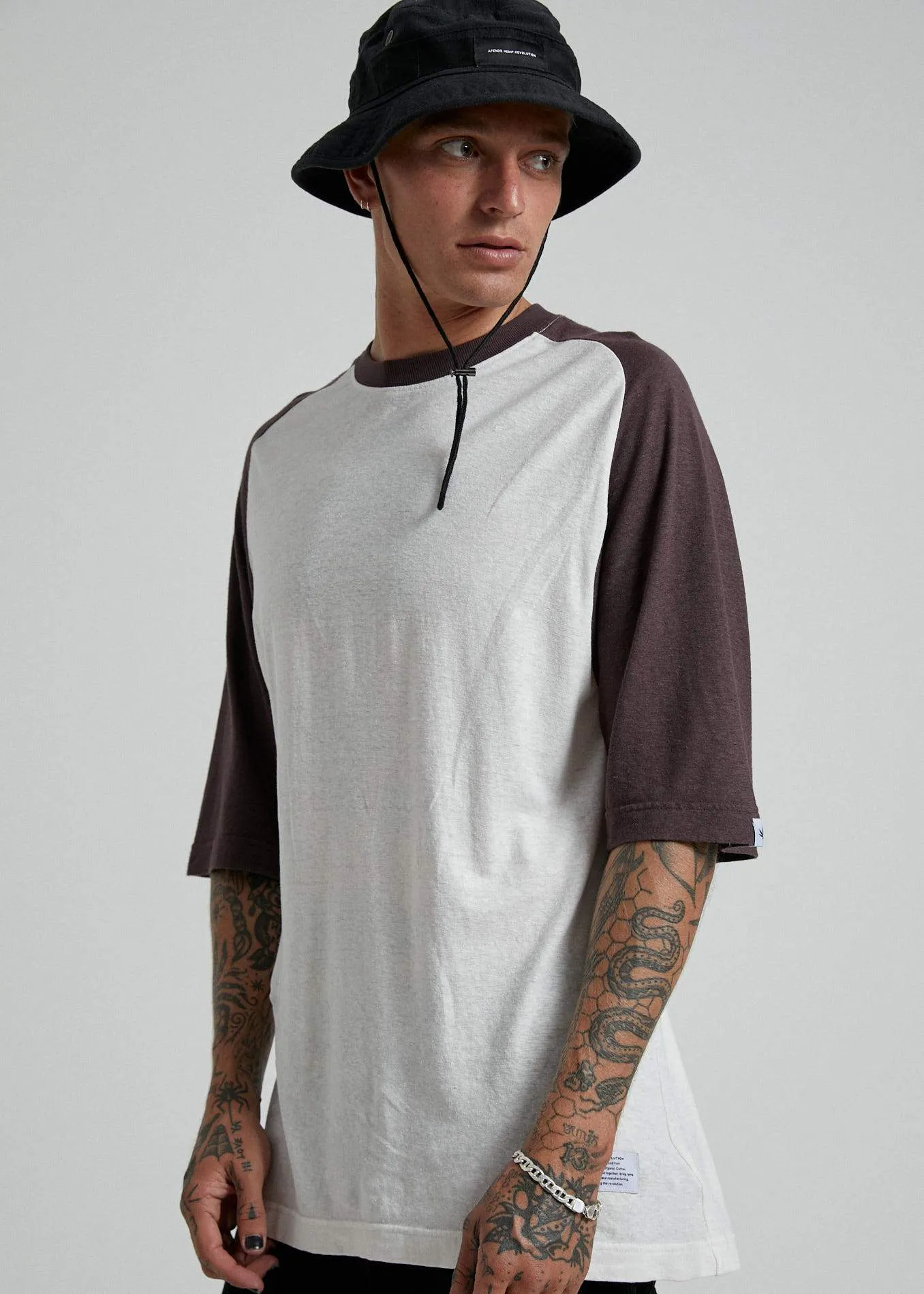 Afends Mens Raw - Hemp Raglan Tee - White / Mulberry