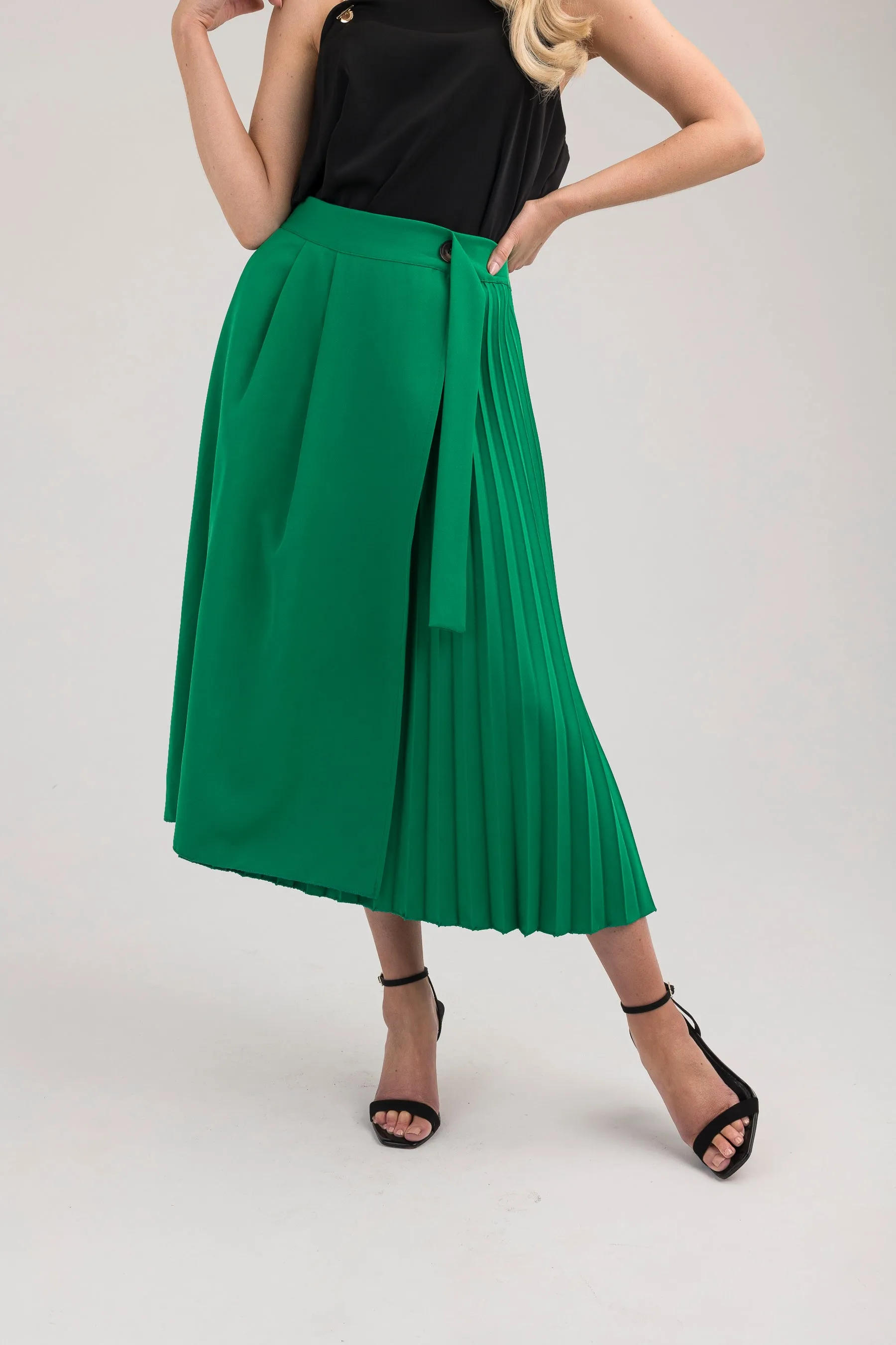 Izzy pleated skirt