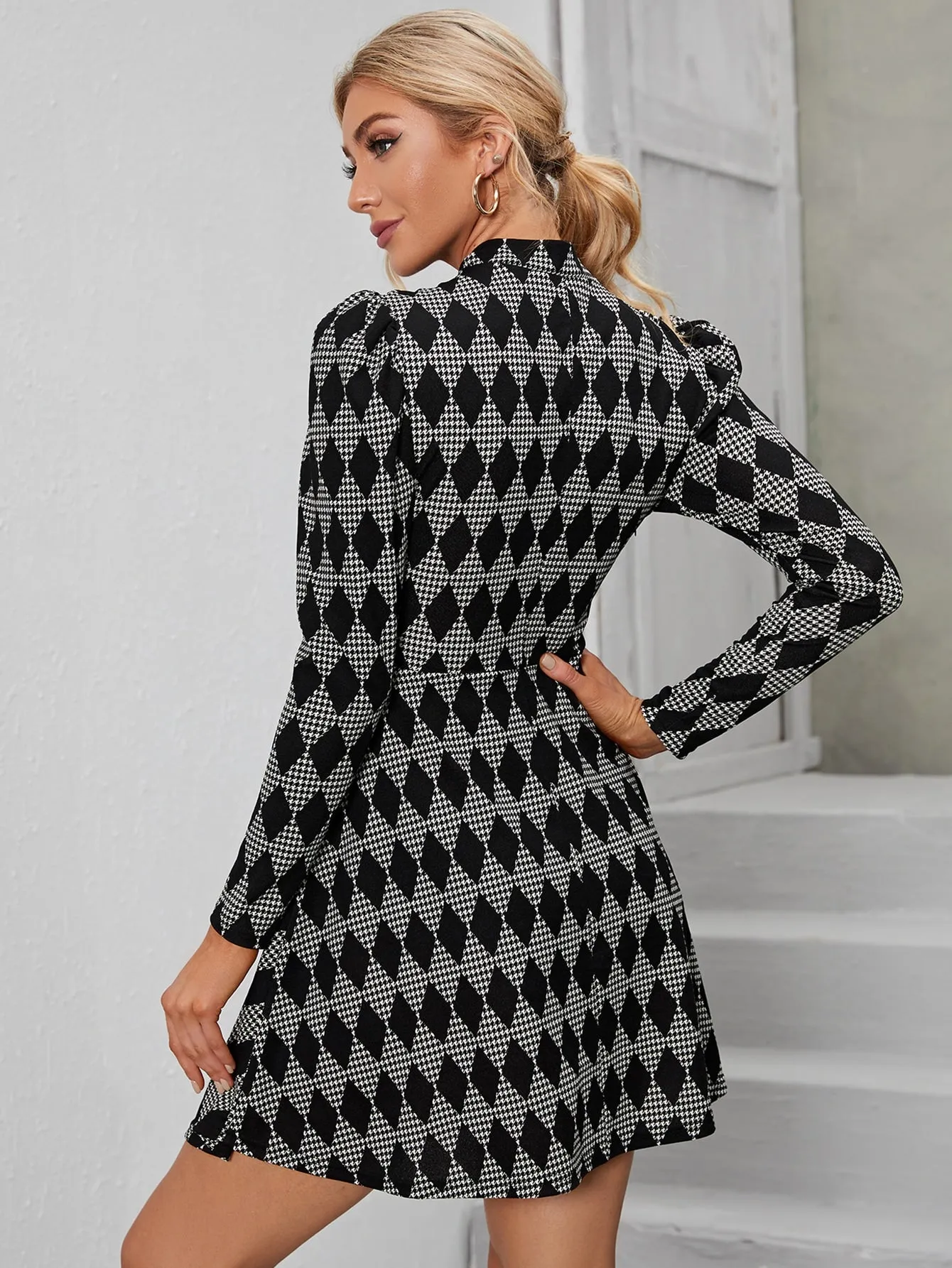 KittenAlarm - Houndstooth Print Puff Sleeve Flare Dress