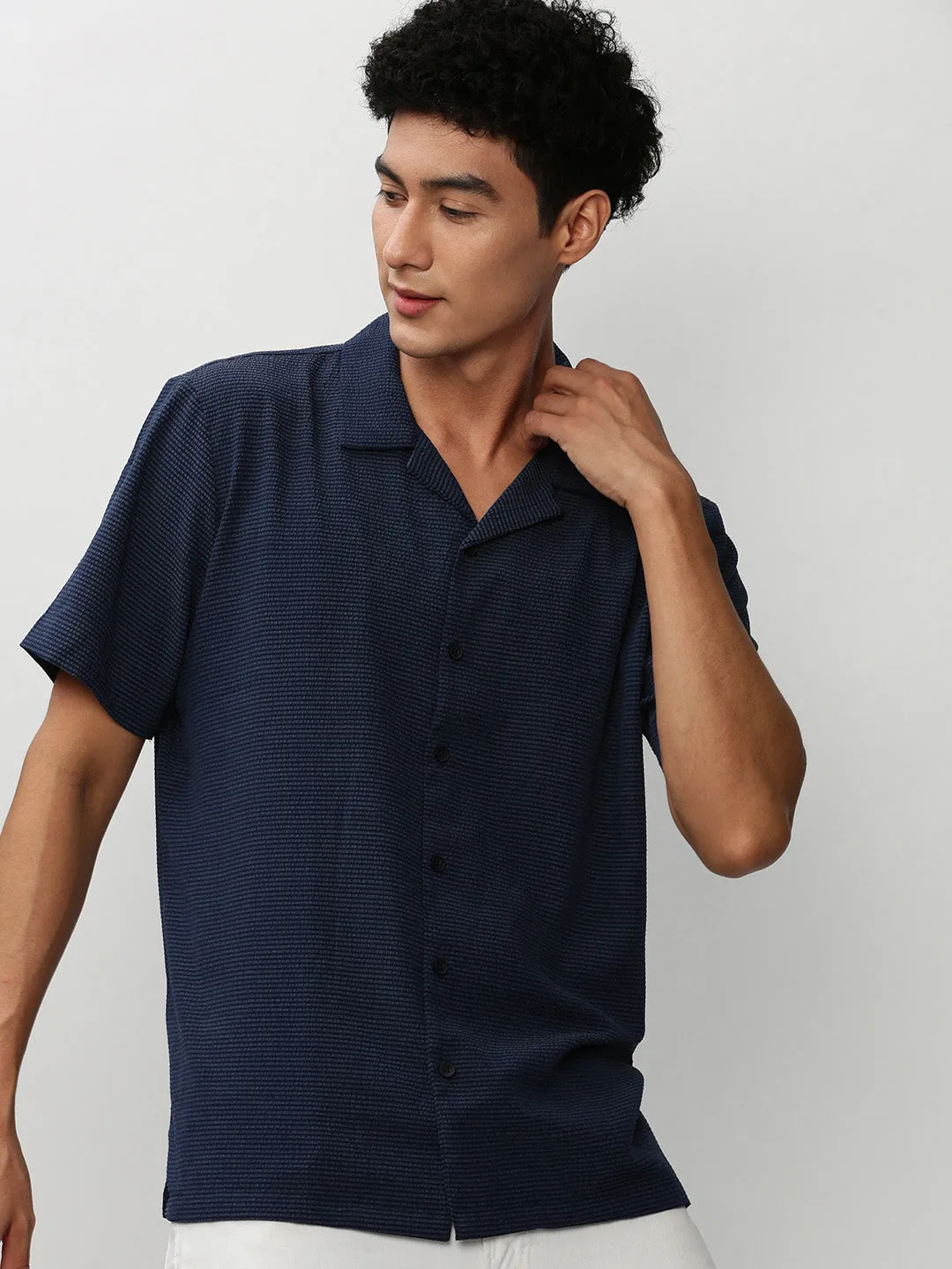 Men Navy Solid Casual Shirts