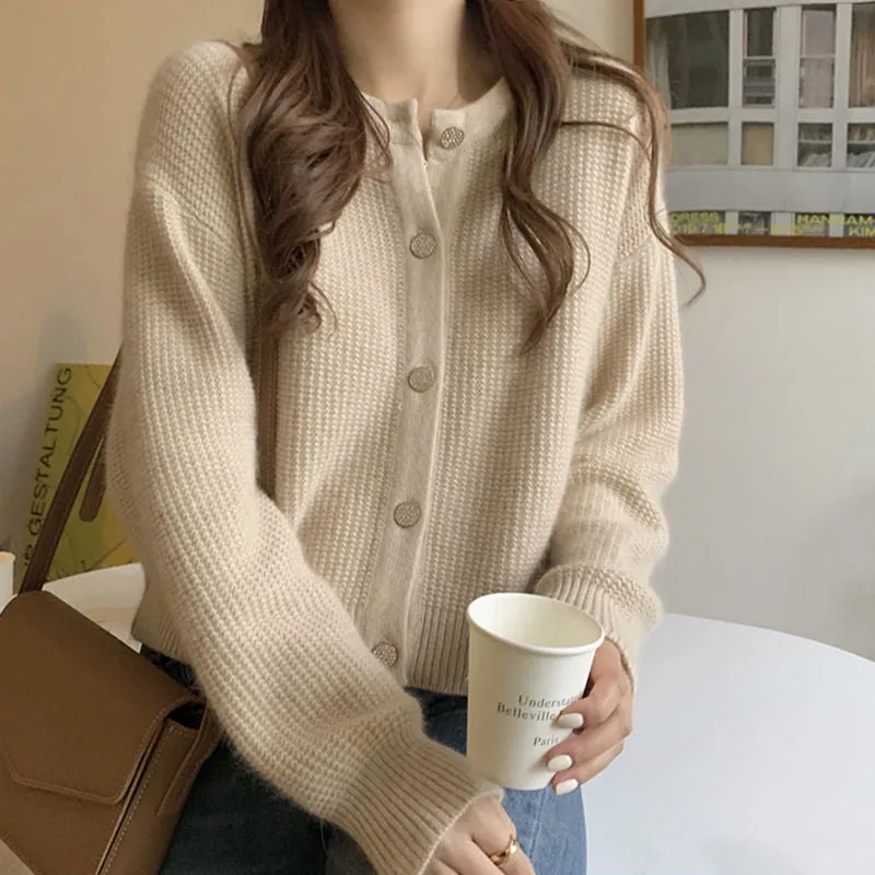 METAVERSMALL Retro Hong Kong style crew neck top with knitted sweater New autumn and winter Internet celebrity gentle wind small knitted sweater women