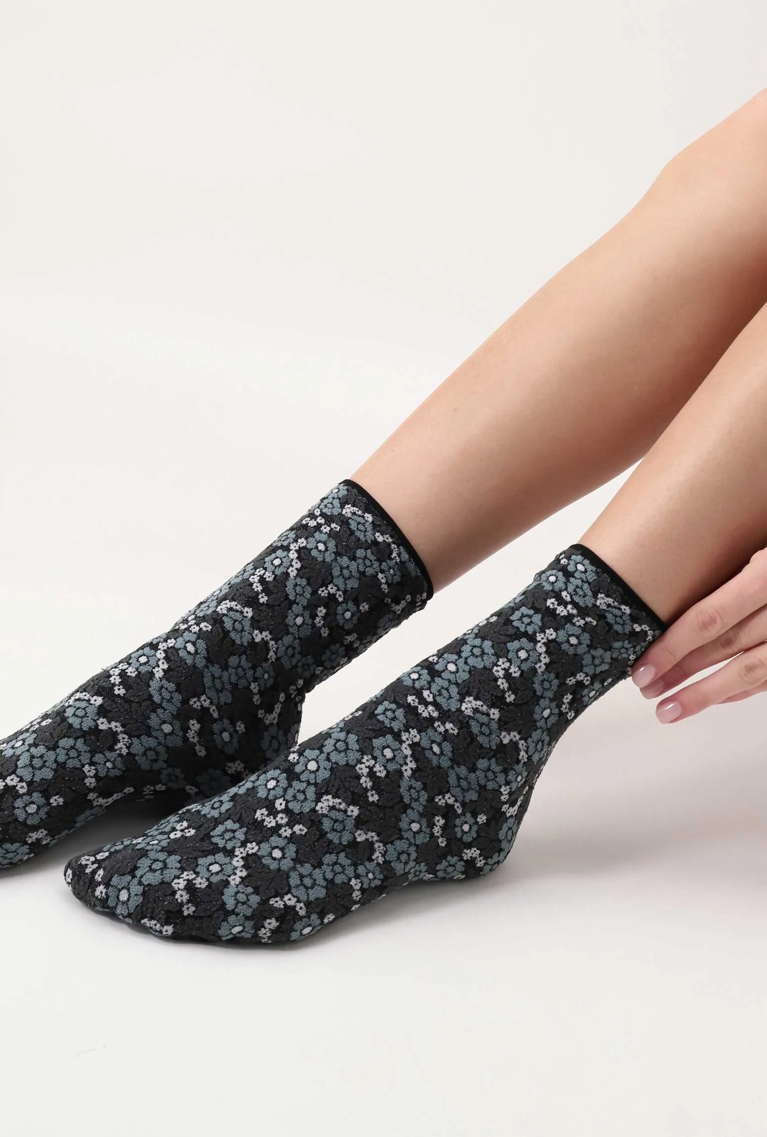 Oroblu Flowery Print Crew Fashion Socks